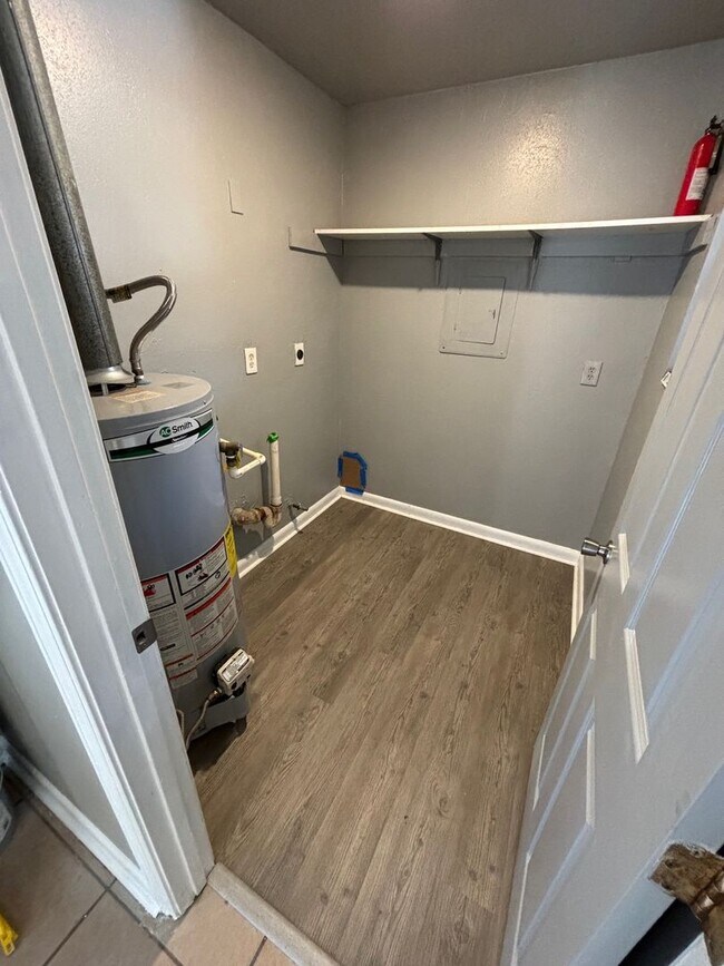 Building Photo - 2 Bedroom 2 Bath Multi Family Home