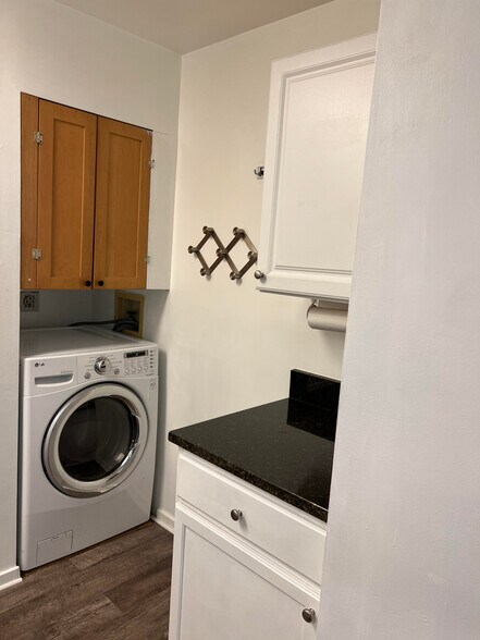 Building Photo - 9920 Hellingly Pl