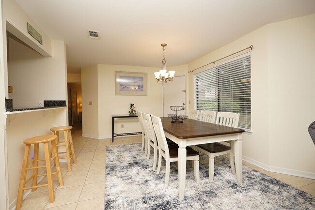 Building Photo - First Floor Condo in Bluewater Bay