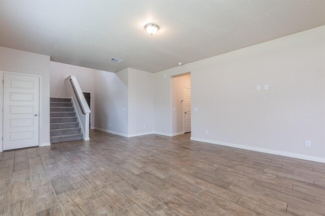 Building Photo - 746 Farmers Dell