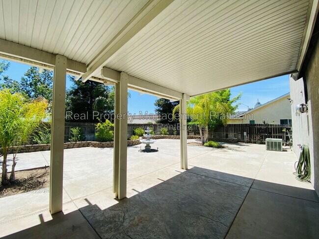 Building Photo - 7115 N Cecelia Ave