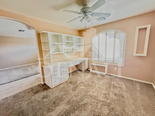 Building Photo - 4330 E Cottonwood Ln