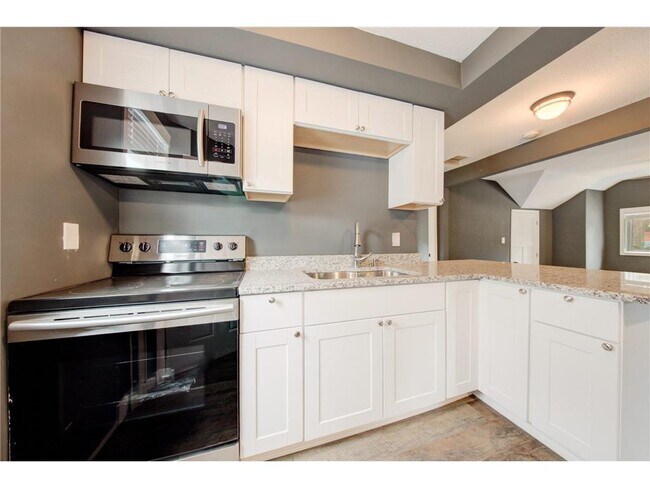 Building Photo - 1 Bedroom 1 Bath plus Den/Home Office Blocks from Bde Maka Ska