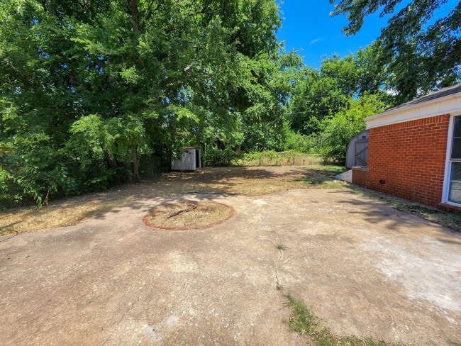 Building Photo - 3 Bedroom 2 Bath brick home in Shawnee
