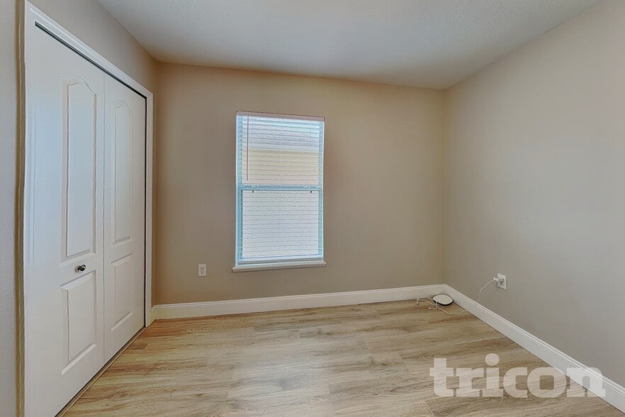 Building Photo - 3506 100th Ct E