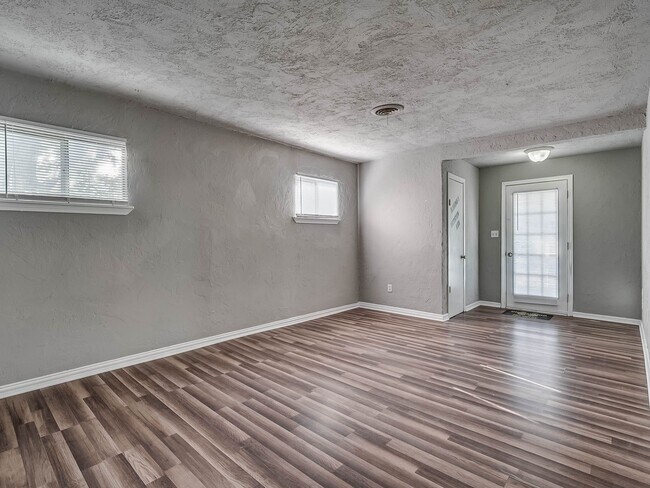 Building Photo - 545 SW 46th St