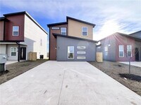 Building Photo - 841 Reading RR Ln