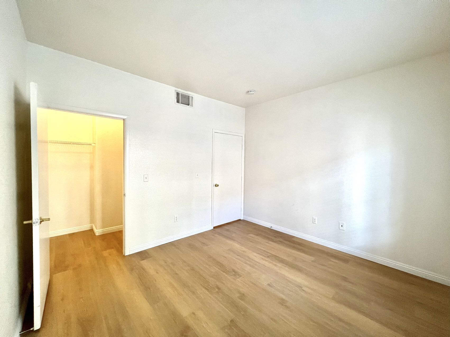 Building Photo - 2071 Hussium Hills St