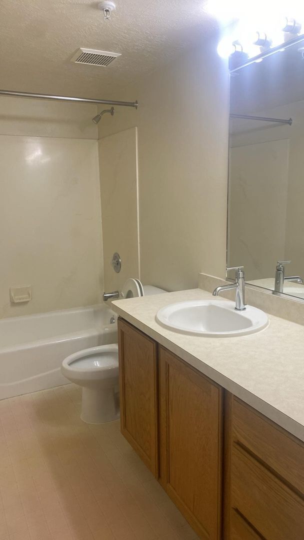 Building Photo - Great One Bedroom near Provo Rec Center, U...