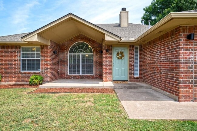 Building Photo - Very Nice 3 Bedroom 2 Bath Home in Norman Schools