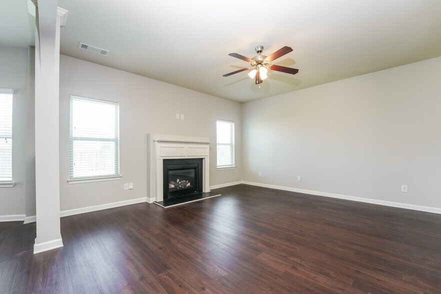 Building Photo - 304 Brittney Cove