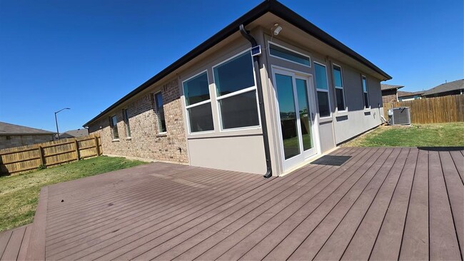 Building Photo - 313 Charles Trl