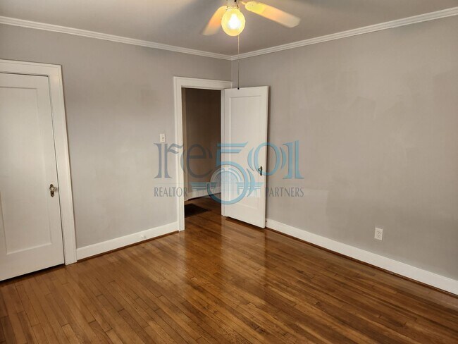 Building Photo - *Coming Soon* Great Hillcrest Find!  2Bedrooms & 1 Bathroom Pefect for UAMS Student(s)