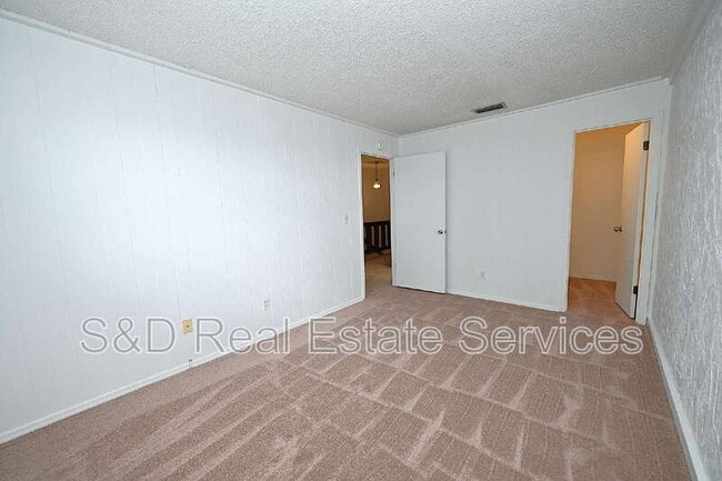 Building Photo - 2249 9th St SE