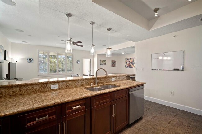 Building Photo - 435 S Oregon Ave