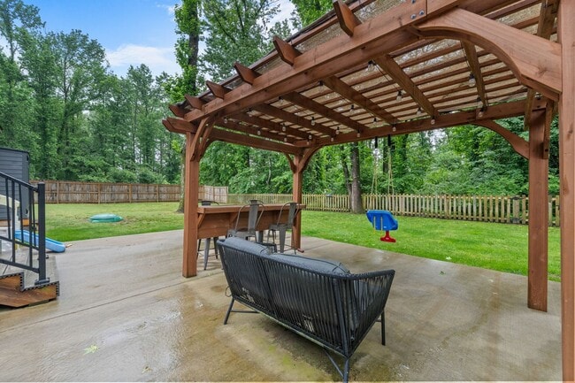 Building Photo - Wonderful Sherwood Home