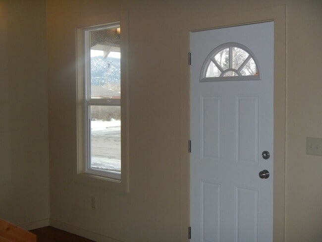 Building Photo - 104 N K St