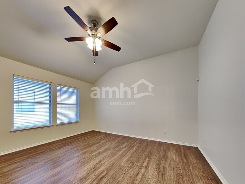 Building Photo - 302 Tioga Dr