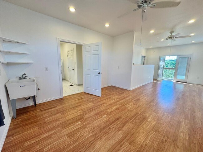 Building Photo - 3210 R O Dr