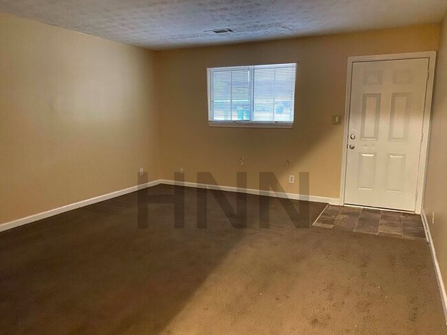 Building Photo - Cute 2/1 Duplex in Forest Park!