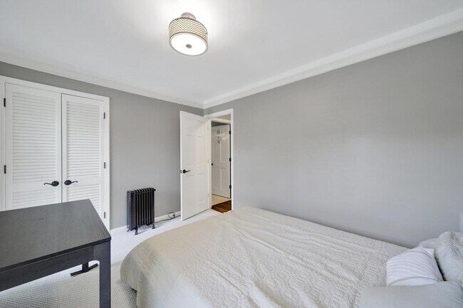 Building Photo - Lovely 3 Bed 2 Bath Ranch Home in South Park!