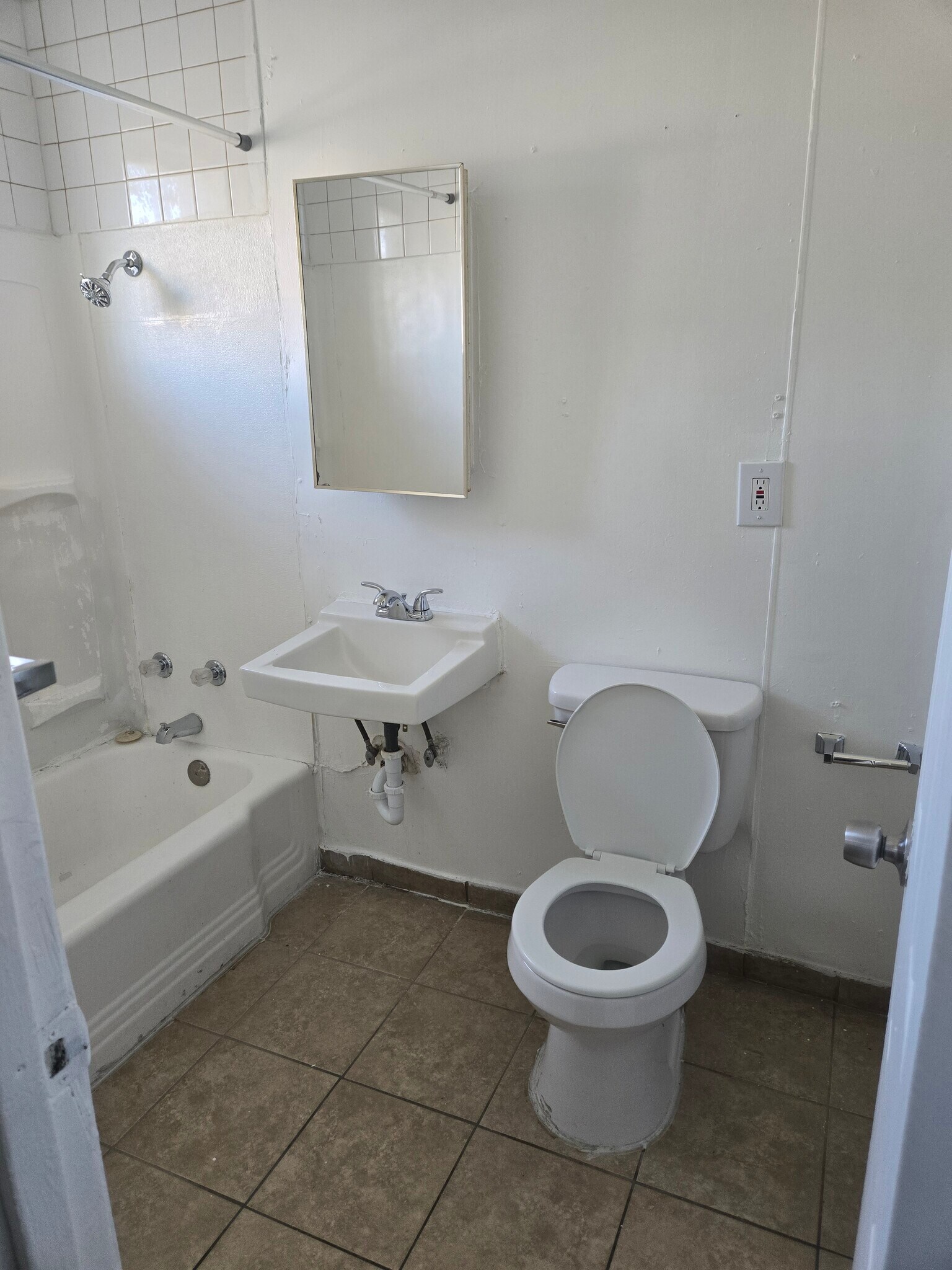 Building Photo - 708 Jackson Ave