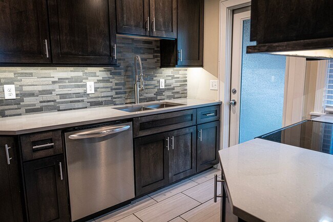 Building Photo - RockhillR6512