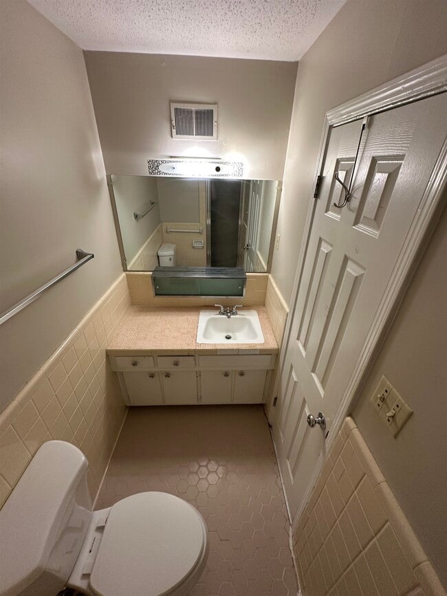 Building Photo - 443 N Highland St