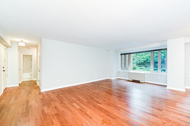 Building Photo - Spacious 2 Bedroom, 2 bath condo. Enjoy be...