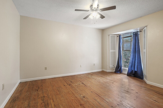Building Photo - 12822 Hodges Ln