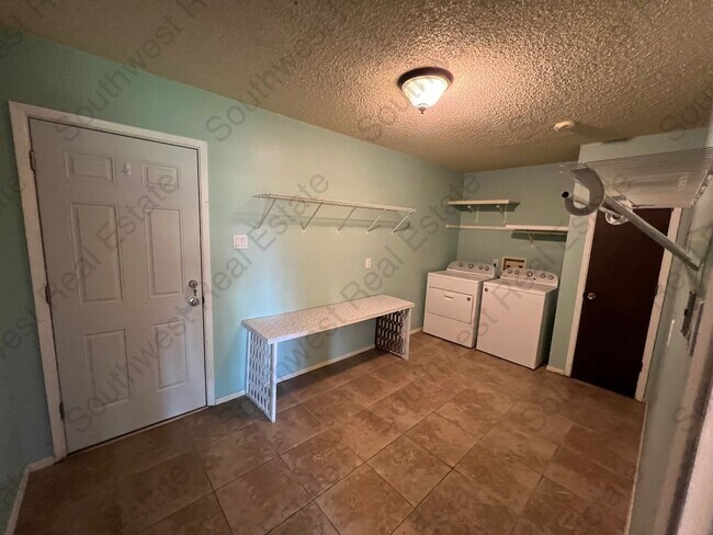 Building Photo - Charming 3-Bed, 2-Bath Home with Garage