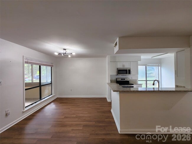 Building Photo - 5721 Dockside Dr