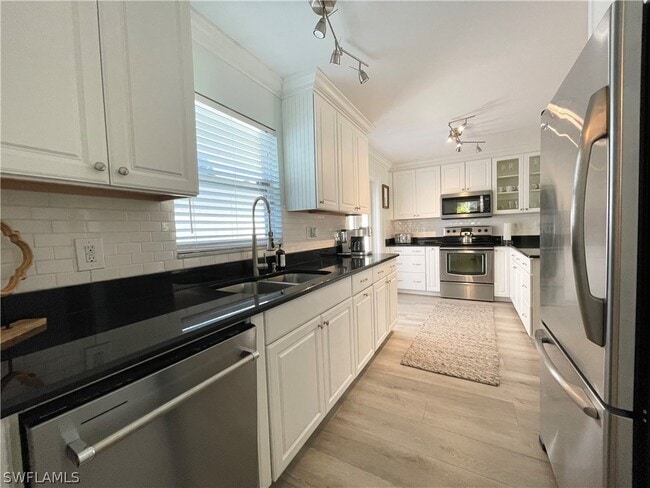 Building Photo - 905 13th St N