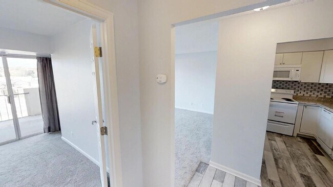 Building Photo - 411 Lakewood Cir