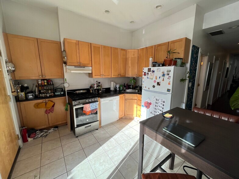 Building Photo - 1548 Tremont St