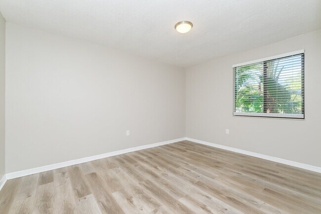 Building Photo - 1191 Mineola Cir