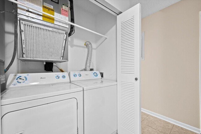 Building Photo - 144 Deerfield Ct
