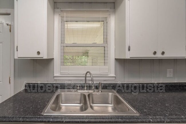 Building Photo - 2416 Barton Chapel Rd