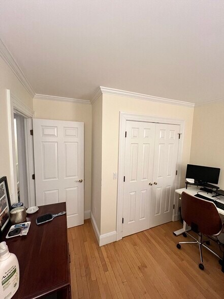 Building Photo - 20 Lime St