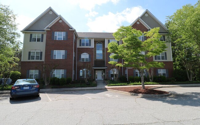 Primary Photo - 6901 Hanesbrook Cir
