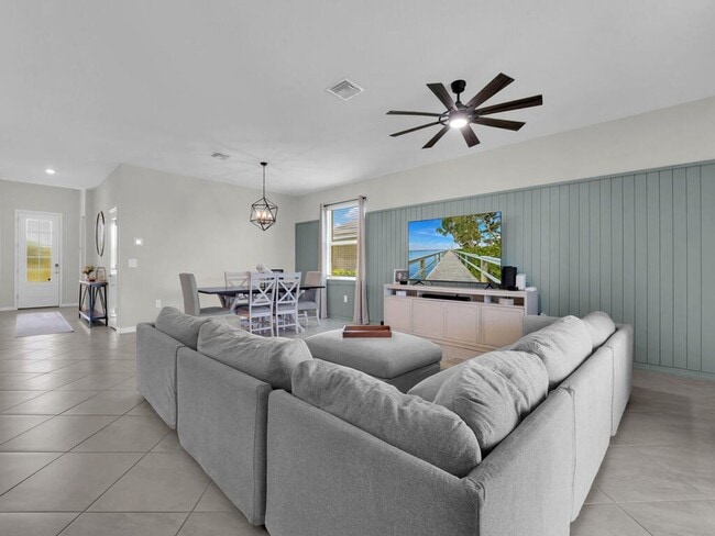 Building Photo - Modern Rental Home in Resort-Style Community