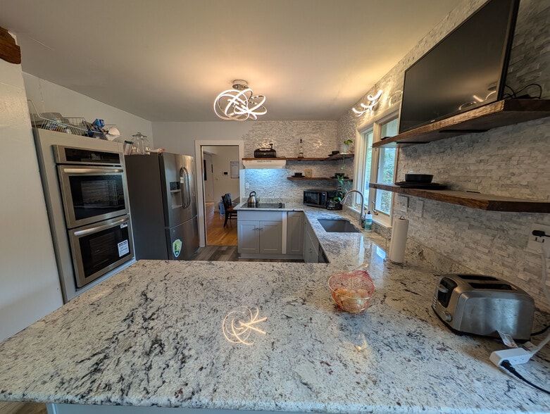 Primary Photo - Room in House on Ranson Rd