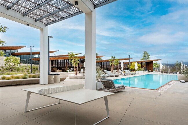 Building Photo - Model-Perfect 5 Bedroom Home in Valencia!