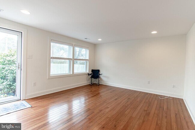 Building Photo - 101 Brooks Ln
