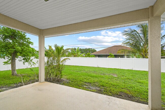 Building Photo - 2273 SW Monterrey Ln
