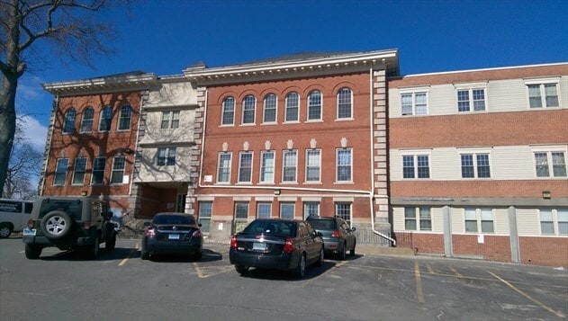 Building Photo - 450 Hill St