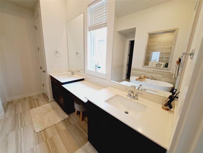 Building Photo - 4315 Hood Park Dr