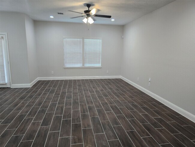 Building Photo - 213 E Adoue Ave