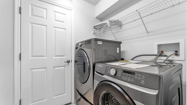 Building Photo - Waterfront home for RENT! 4 bed/2.5 bath