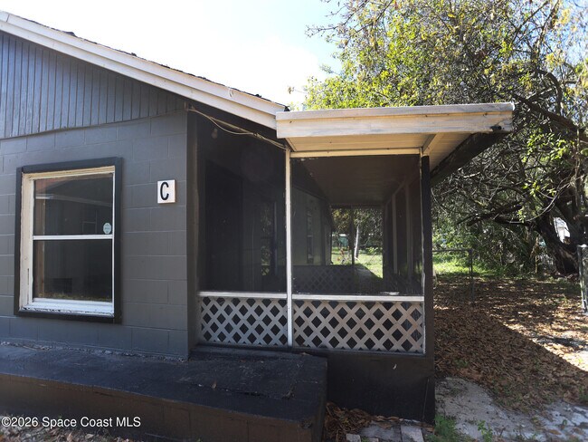 Building Photo - 317 Pineda St